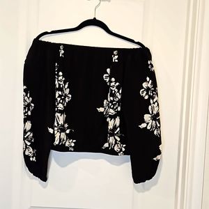Otis & Maclain off the shoulder cropped floral top size XS